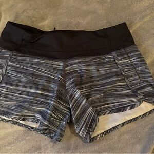 Lululemon Athletica Black and Gray Athletic Shorts size 6, 3.5 in LR